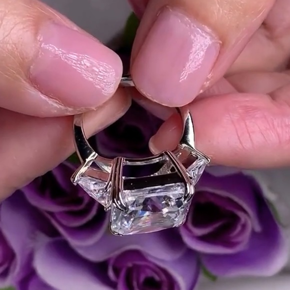 8ct Princess Cut Ring - Picture 8 of 13